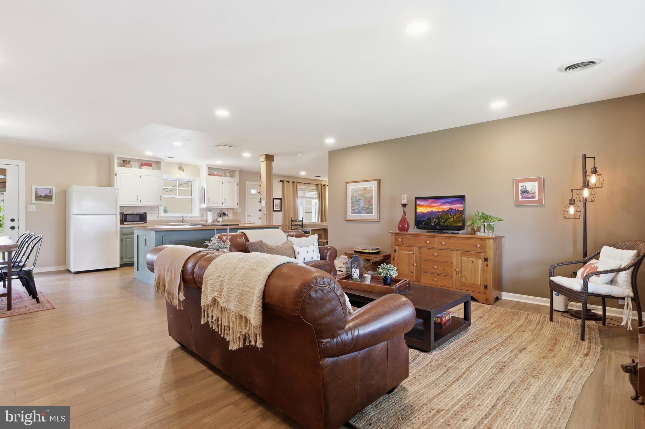 1739 Pioneer Road Lancaster, PA 17602 - Photo 7 of 55
