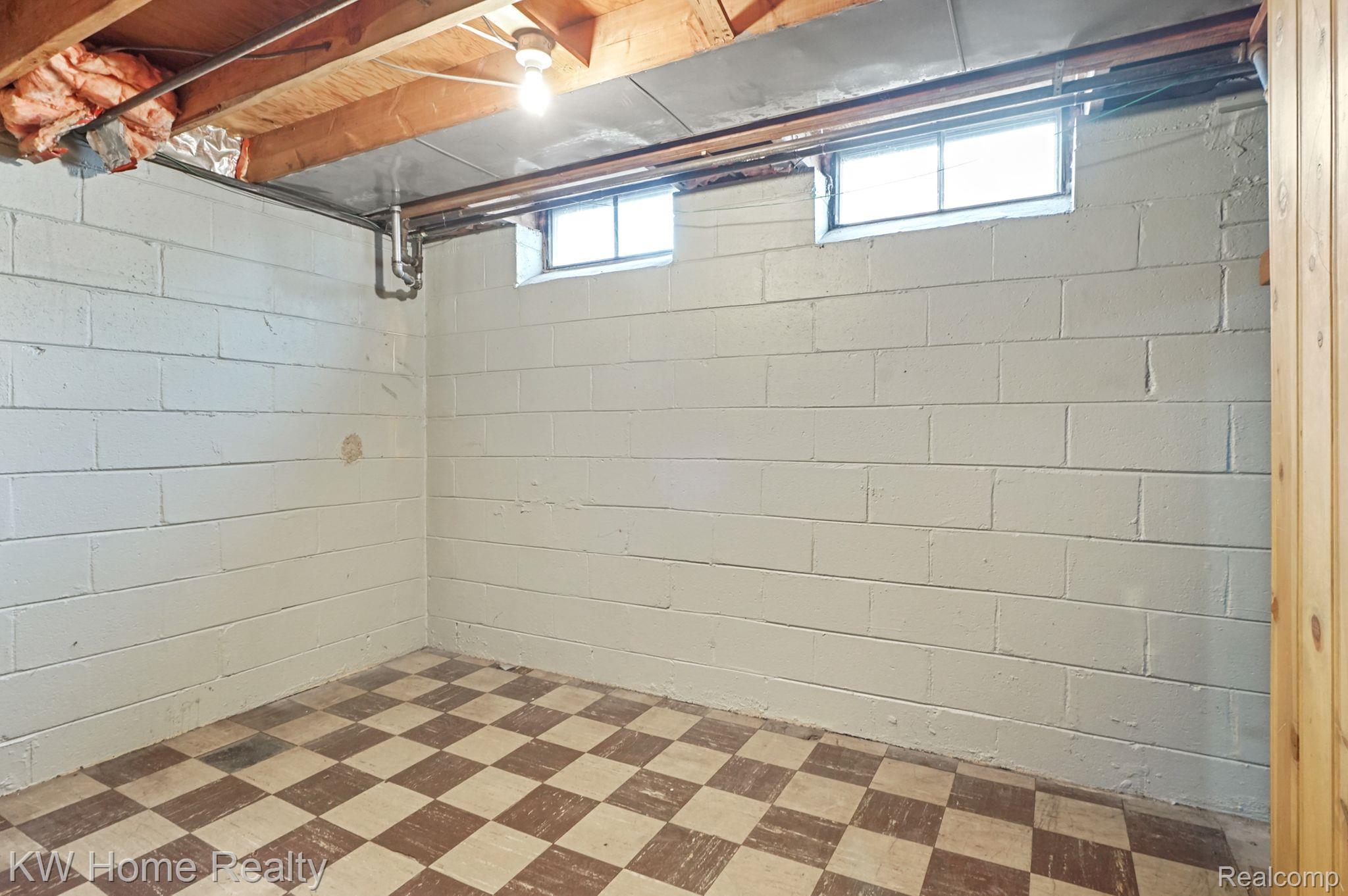 23114 Farmington Road Farmington, MI 48336 - Photo 21 of 25 Gallery Image 21