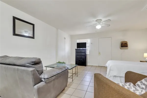 $1,200 | 5013 Ogeechee Road, Unit 23, Savannah, GA 31405