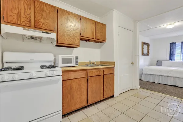 $1,200 | 5013 Ogeechee Road, Unit 23, Savannah, GA 31405