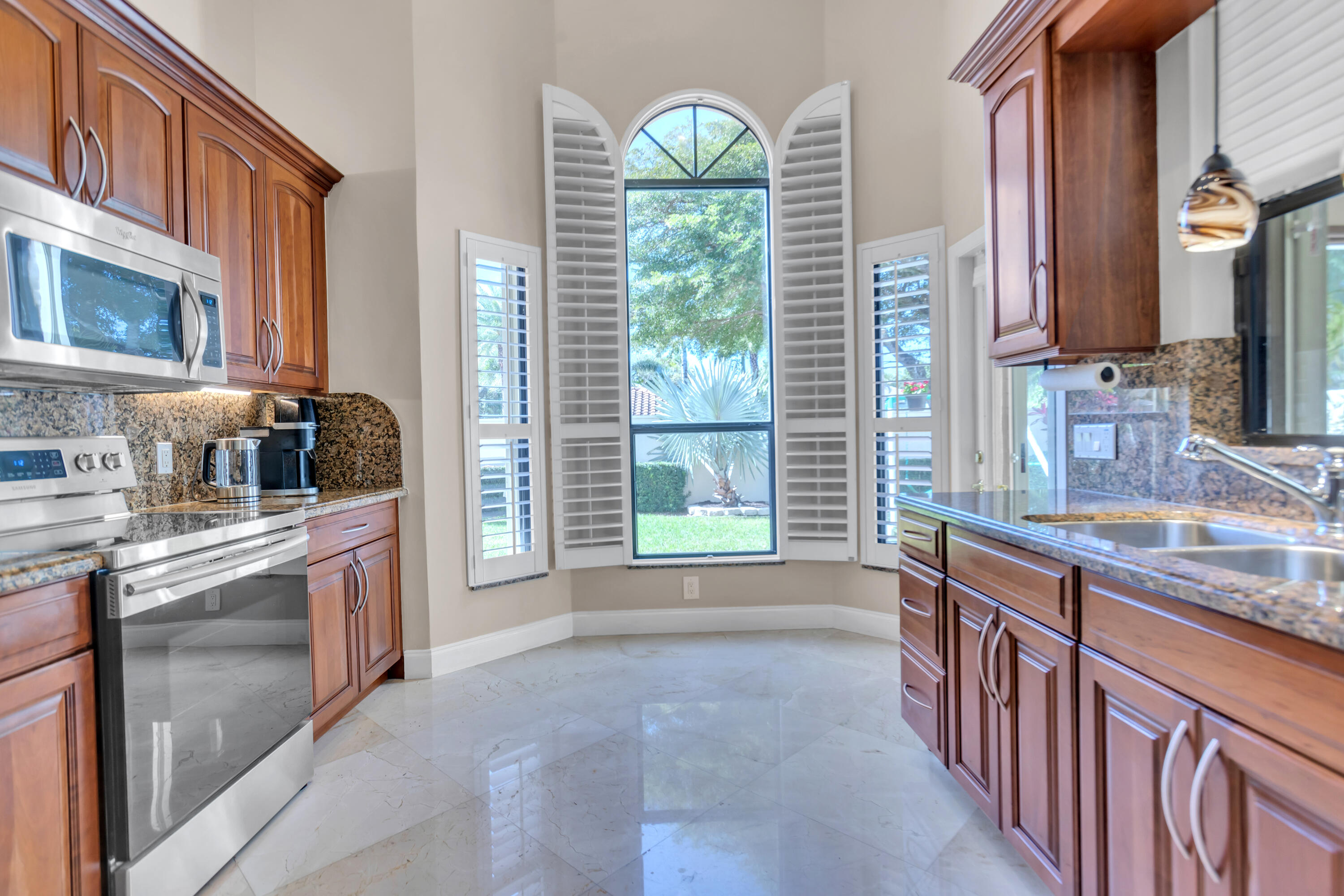 23280 Mirabella Circle North Boca Raton, FL 33433 - Photo 7 of 34 kitchen