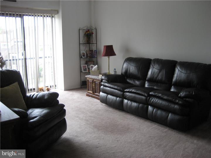 9544 State Rd., Unit B Philadelphia, PA 19114 - Photo 3 of 15 Living Room