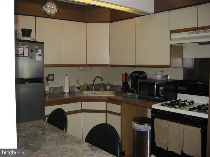 9544 State Rd., Unit B Philadelphia, PA 19114 - Photo 9 of 15 Kitchen