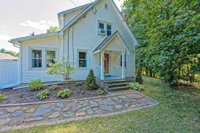 $330,000 | 780 Feura Bush Road, Bethlehem, NY 12054