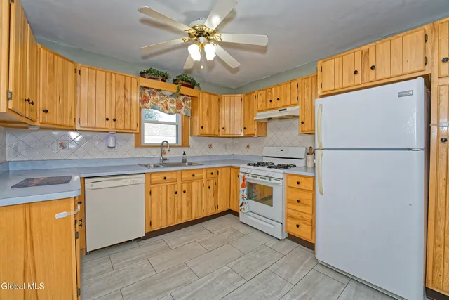 $330,000 | 780 Feura Bush Road, Bethlehem, NY 12054