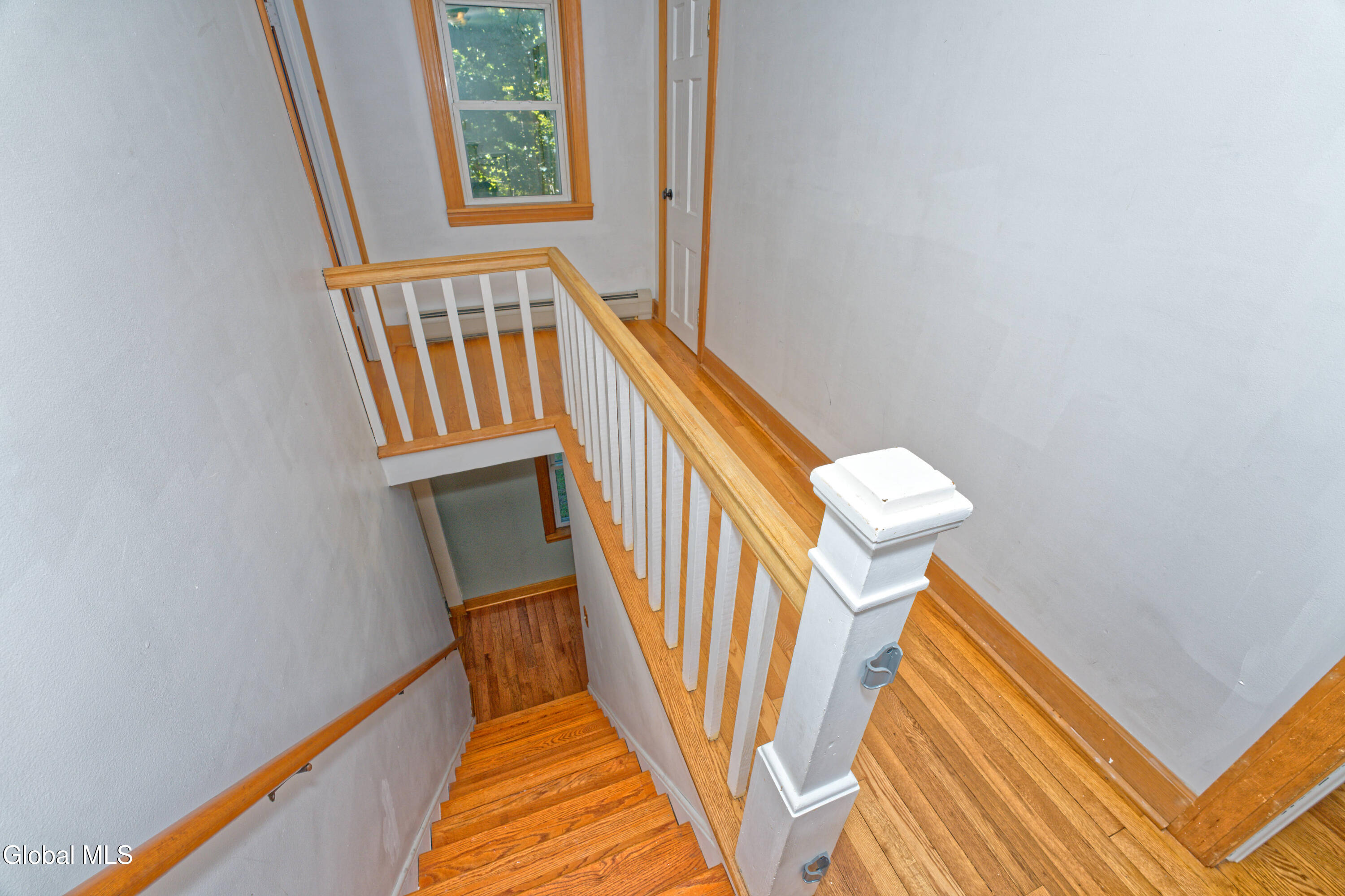 780 Feura Bush Road Bethlehem, NY 12054 - Photo 16 of 39 5 Landing