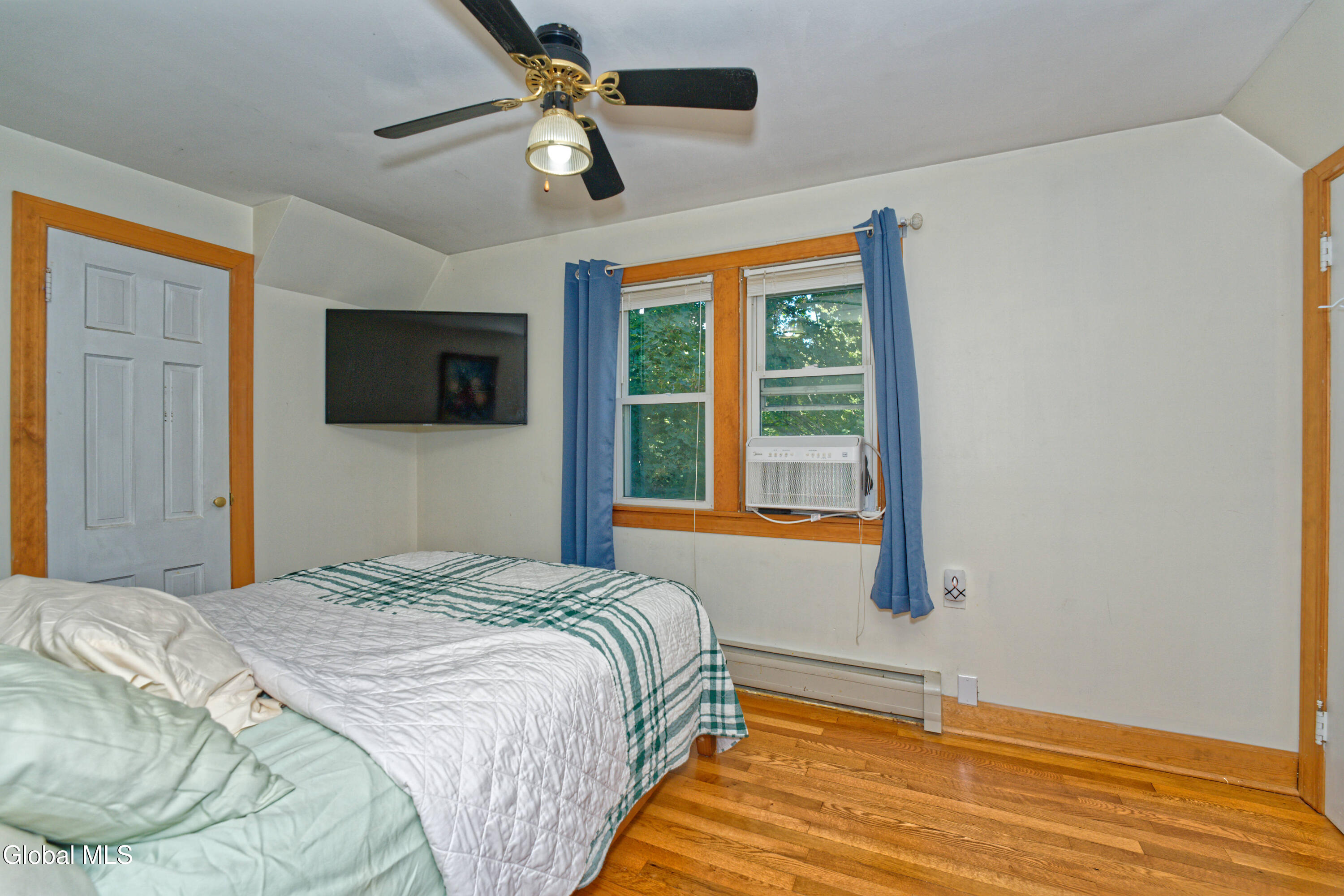 780 Feura Bush Road Bethlehem, NY 12054 - Photo 17 of 39 6 Bedroom 1