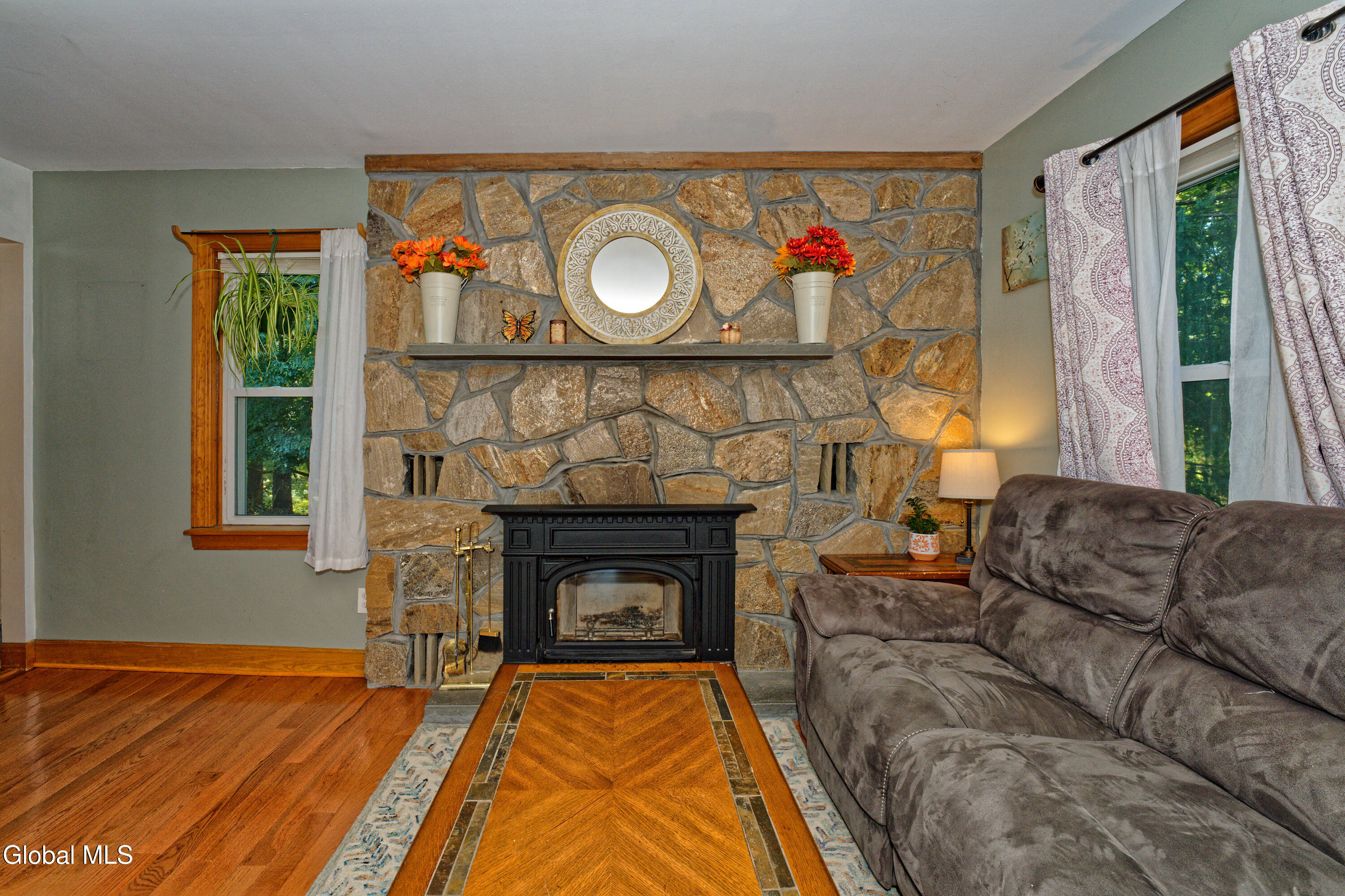 780 Feura Bush Road Bethlehem, NY 12054 - Photo 8 of 39 2 Livingroom 4