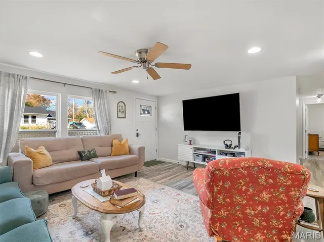 $220,000 | 844 Sun Valley South, Arnold, MO 63010