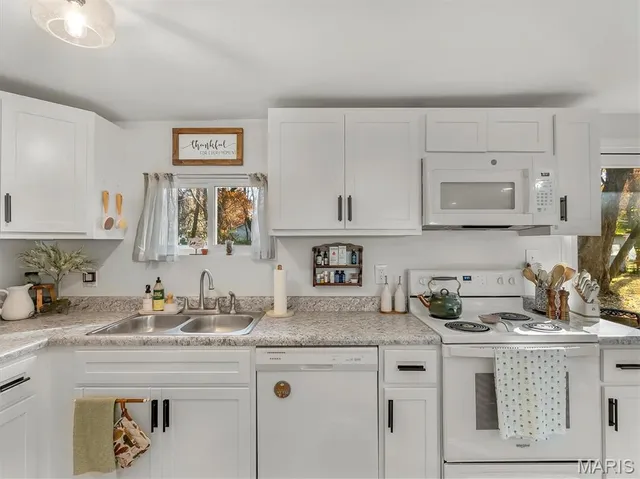 $220,000 | 844 Sun Valley South, Arnold, MO 63010