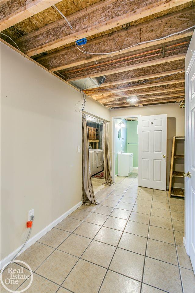 1020 Minnesota Road Port Huron, MI 48060 - Photo 16 of 31 31296462-15.JPG