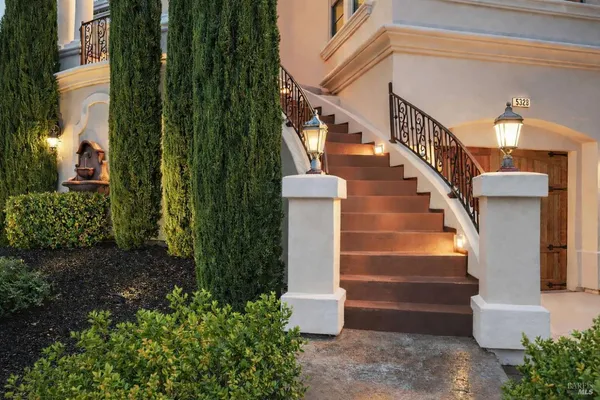 a view of entryway front of house