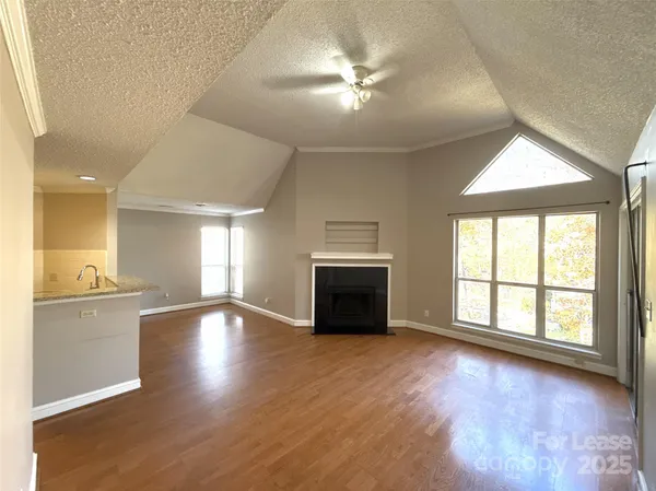 $1,400 | 2518 Cranbrook Lane, Unit 4, Charlotte, NC 28207
