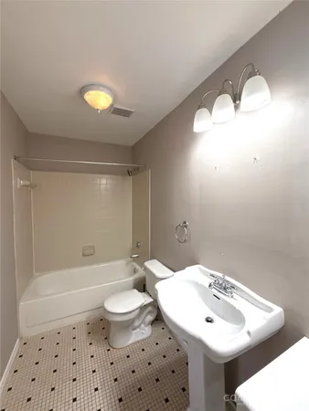 $1,400 | 2518 Cranbrook Lane, Unit 4, Charlotte, NC 28207