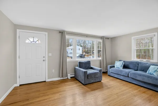 $498,000 | 5 Bill Street, Derry, NH 03038