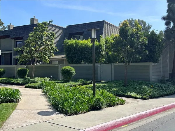 $5,300 | 4338 Glencoe Avenue, Unit 2, Marina del Rey, CA 90292
