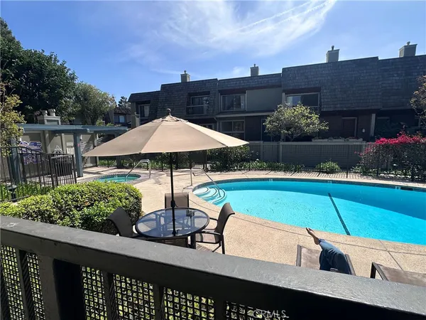 $5,300 | 4338 Glencoe Avenue, Unit 2, Marina del Rey, CA 90292