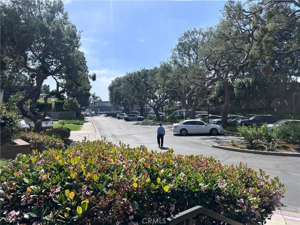 $5,300 | 4338 Glencoe Avenue, Unit 2, Marina del Rey, CA 90292