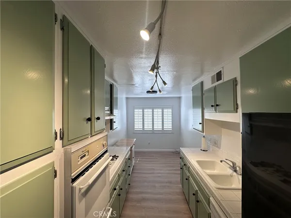 $5,300 | 4338 Glencoe Avenue, Unit 2, Marina del Rey, CA 90292