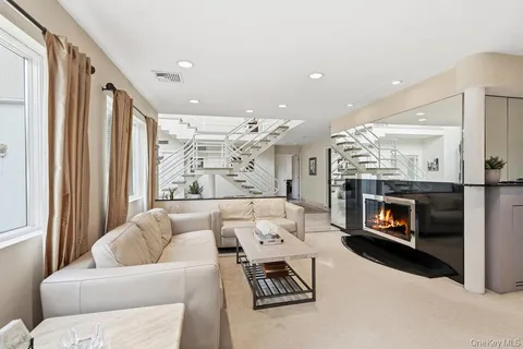 $2,399,000 | 23 Wildwood Lane, Greenvale, NY 11548