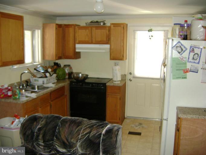 13320 Spriggs Road Manassas, VA 20112 - Photo 3 of 14 Living room Kitchen in Main level