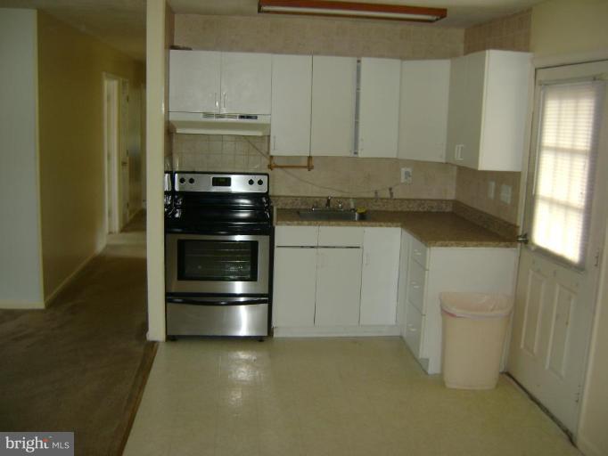 13320 Spriggs Road Manassas, VA 20112 - Photo 4 of 14 Second Kitchen Upstairs!