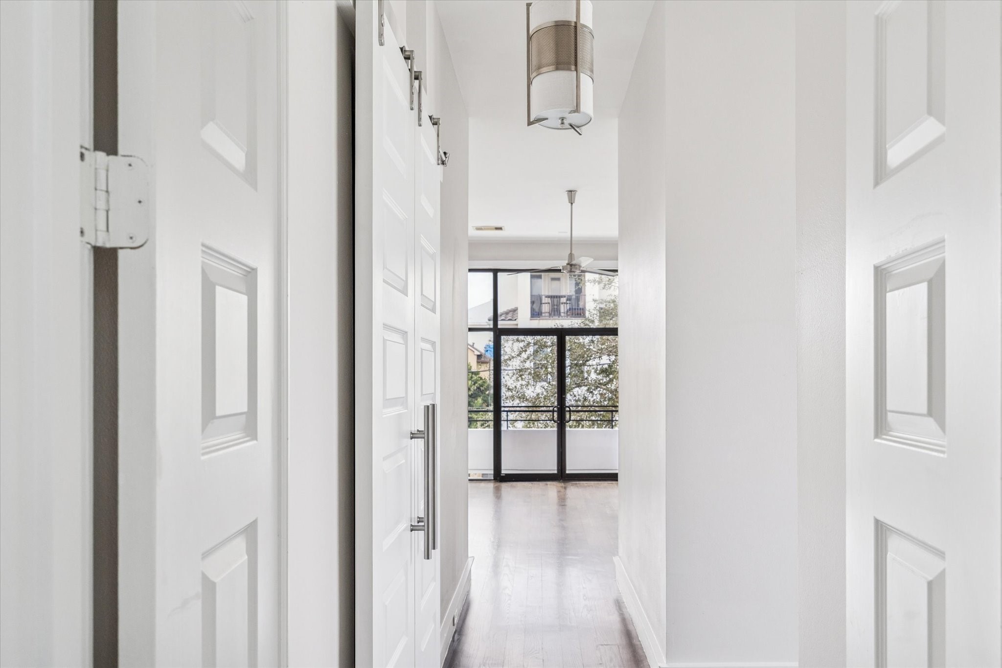 1522 Knox Street Houston, TX 77007 - Photo 12 of 43 a view of a hallway with wooden floor and entryway