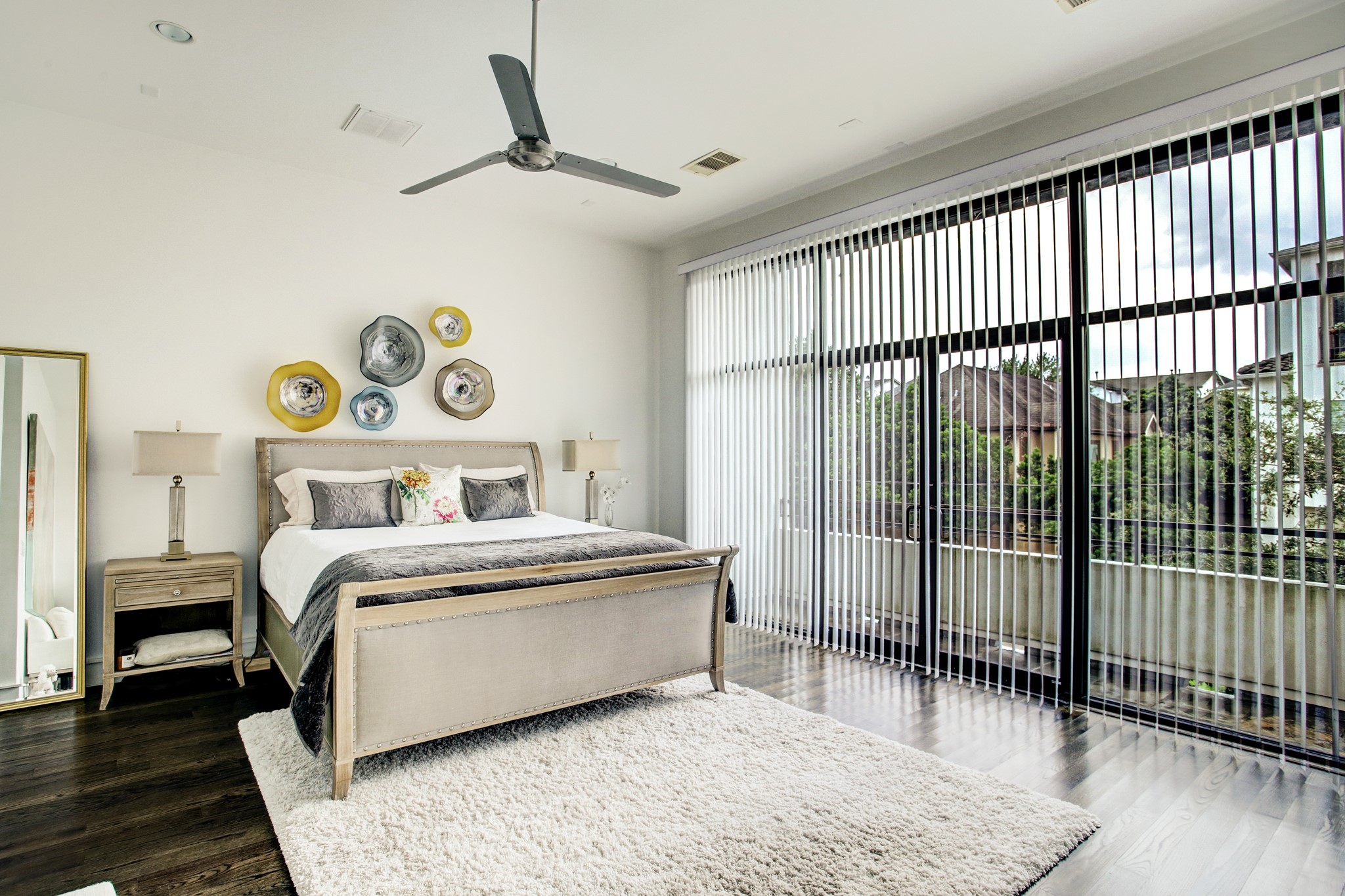 1522 Knox Street Houston, TX 77007 - Photo 15 of 43 a bedroom with a bed and a window