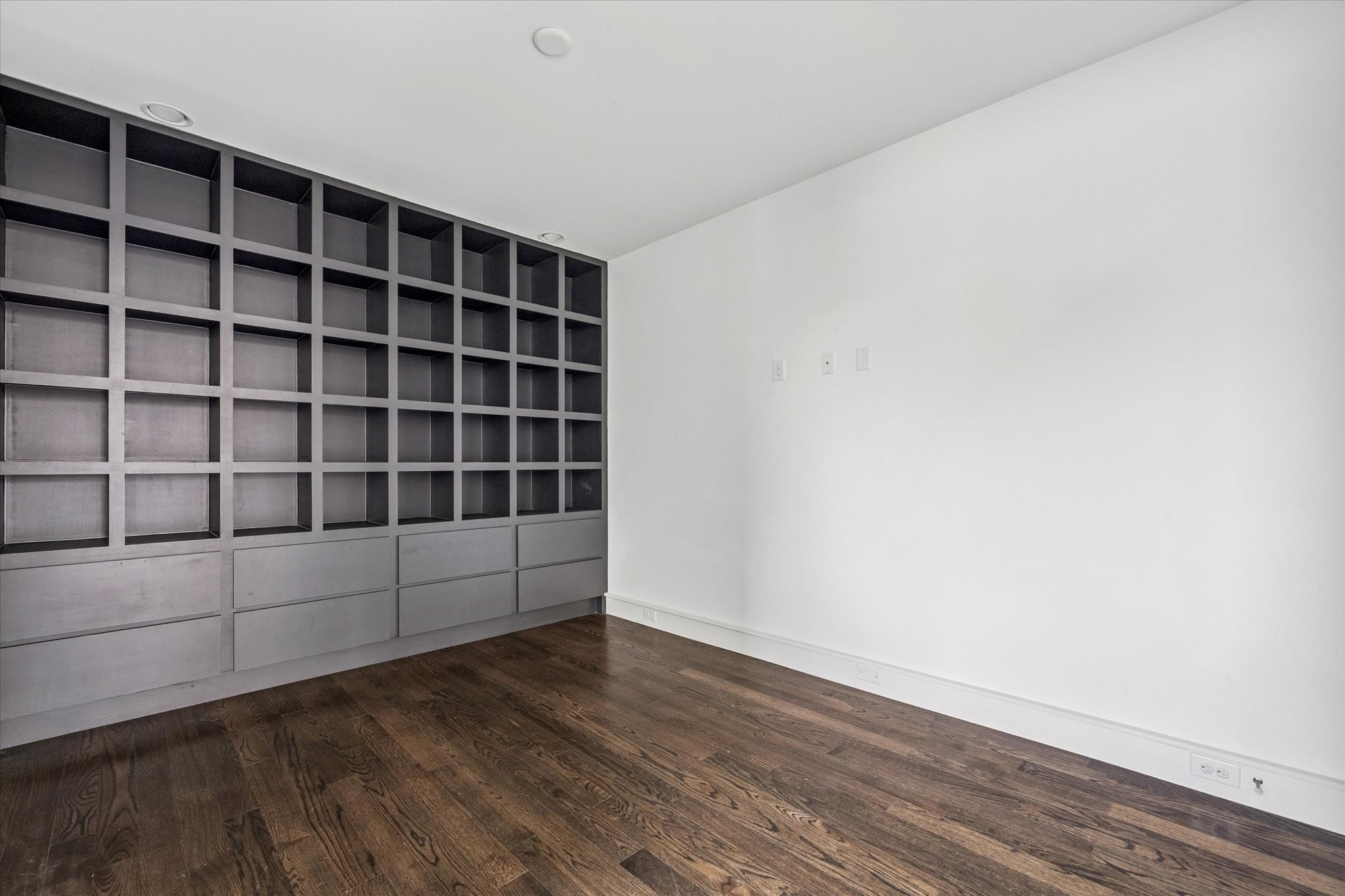 1522 Knox Street Houston, TX 77007 - Photo 19 of 43 a view of empty room with wooden floor and cabinet