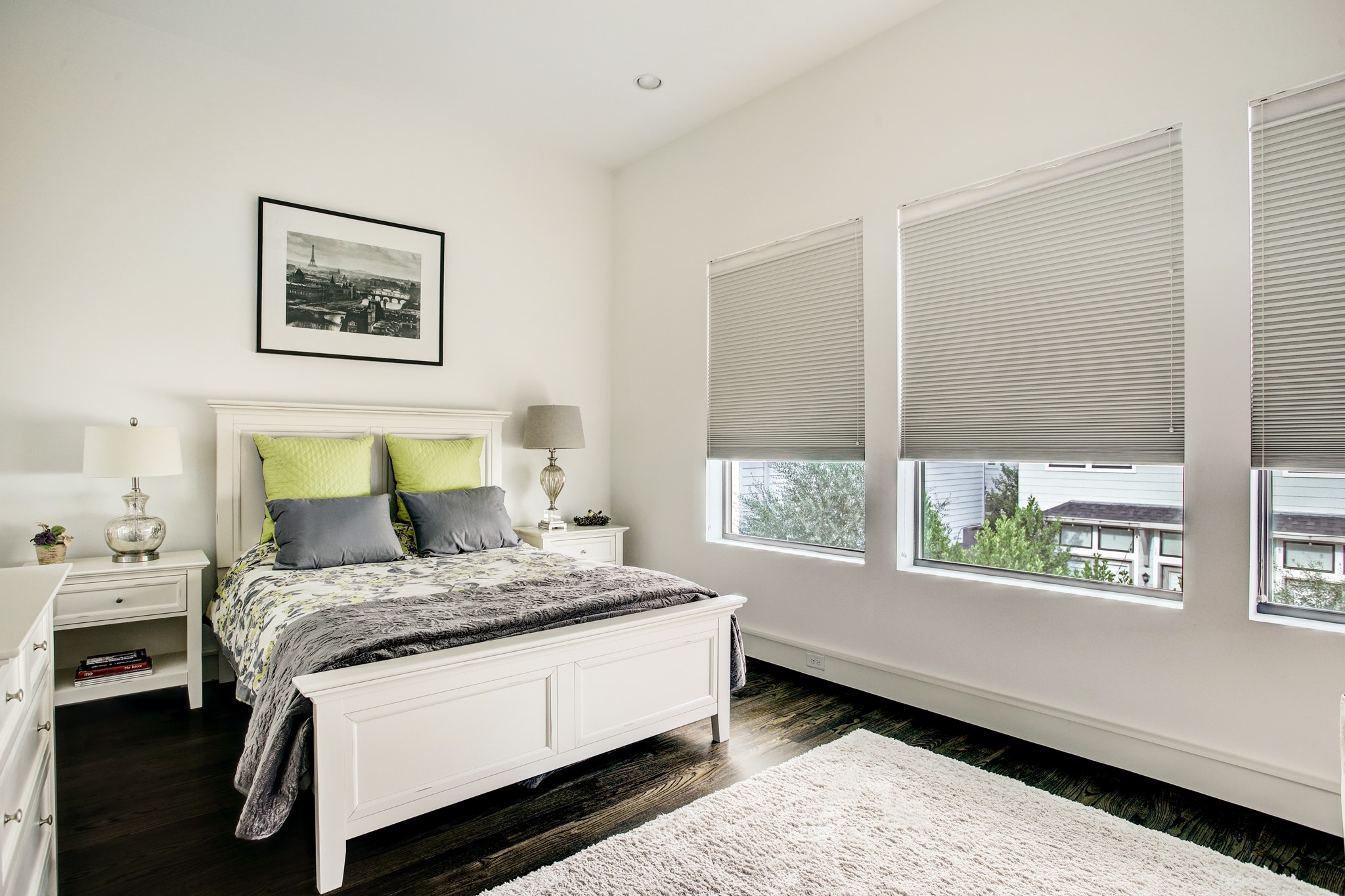 1522 Knox Street Houston, TX 77007 - Photo 22 of 43 a bedroom with a bed and a window