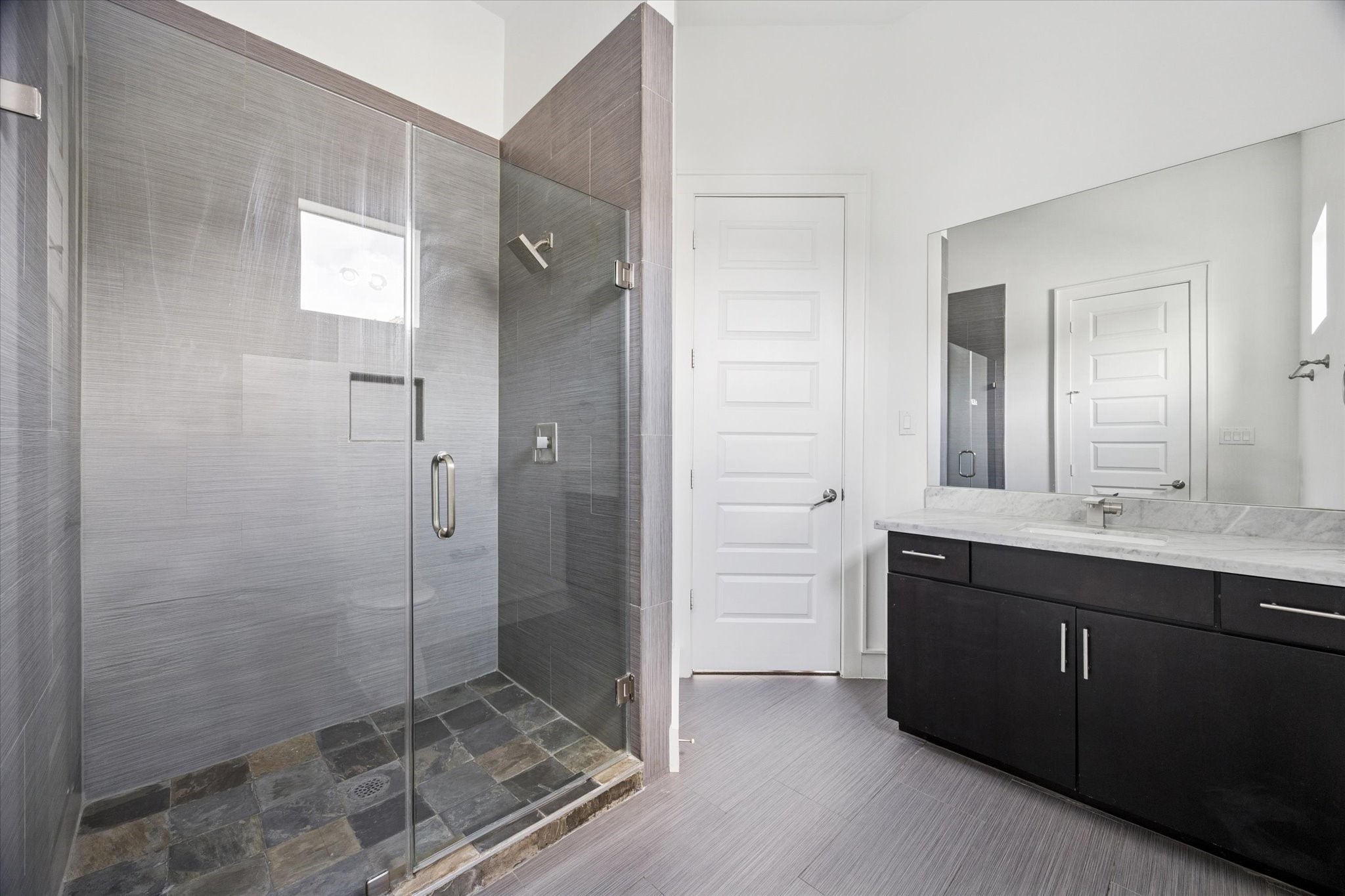 1522 Knox Street Houston, TX 77007 - Photo 23 of 43 a bathroom with a shower and a sink