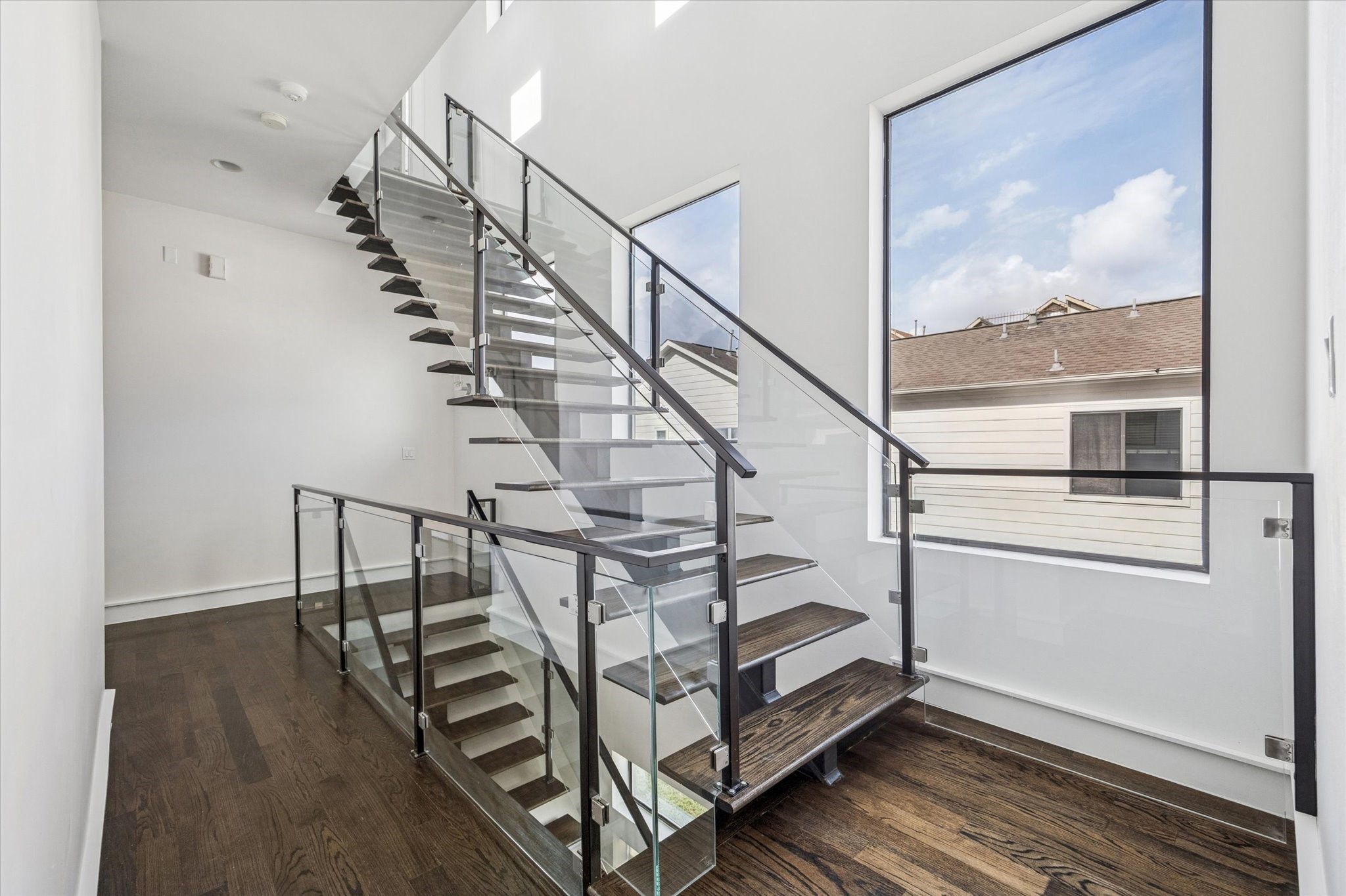 1522 Knox Street Houston, TX 77007 - Photo 25 of 43 a view of entryway