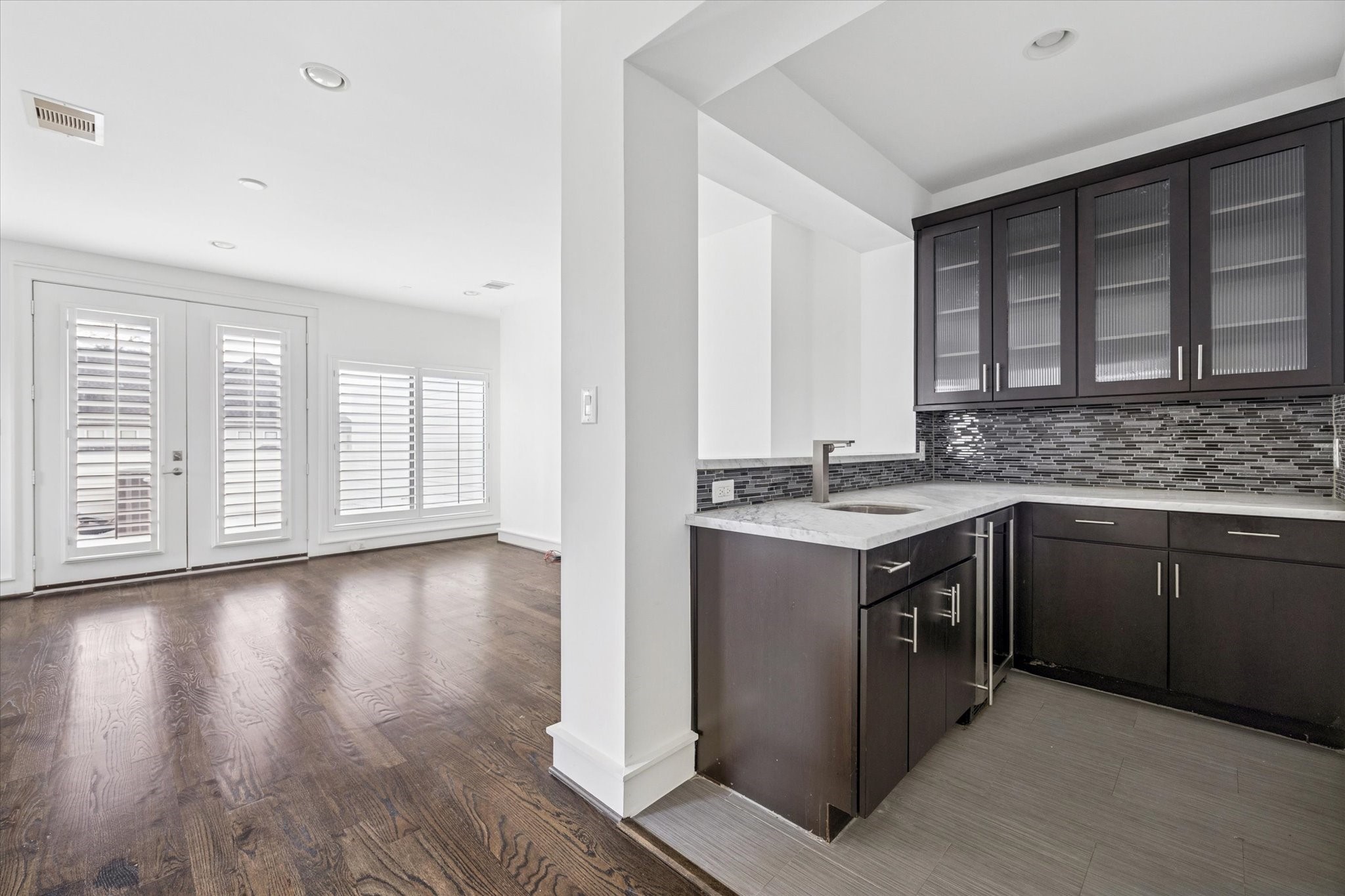 1522 Knox Street Houston, TX 77007 - Photo 28 of 43 a kitchen with stainless steel appliances granite countertop a stove and a sink