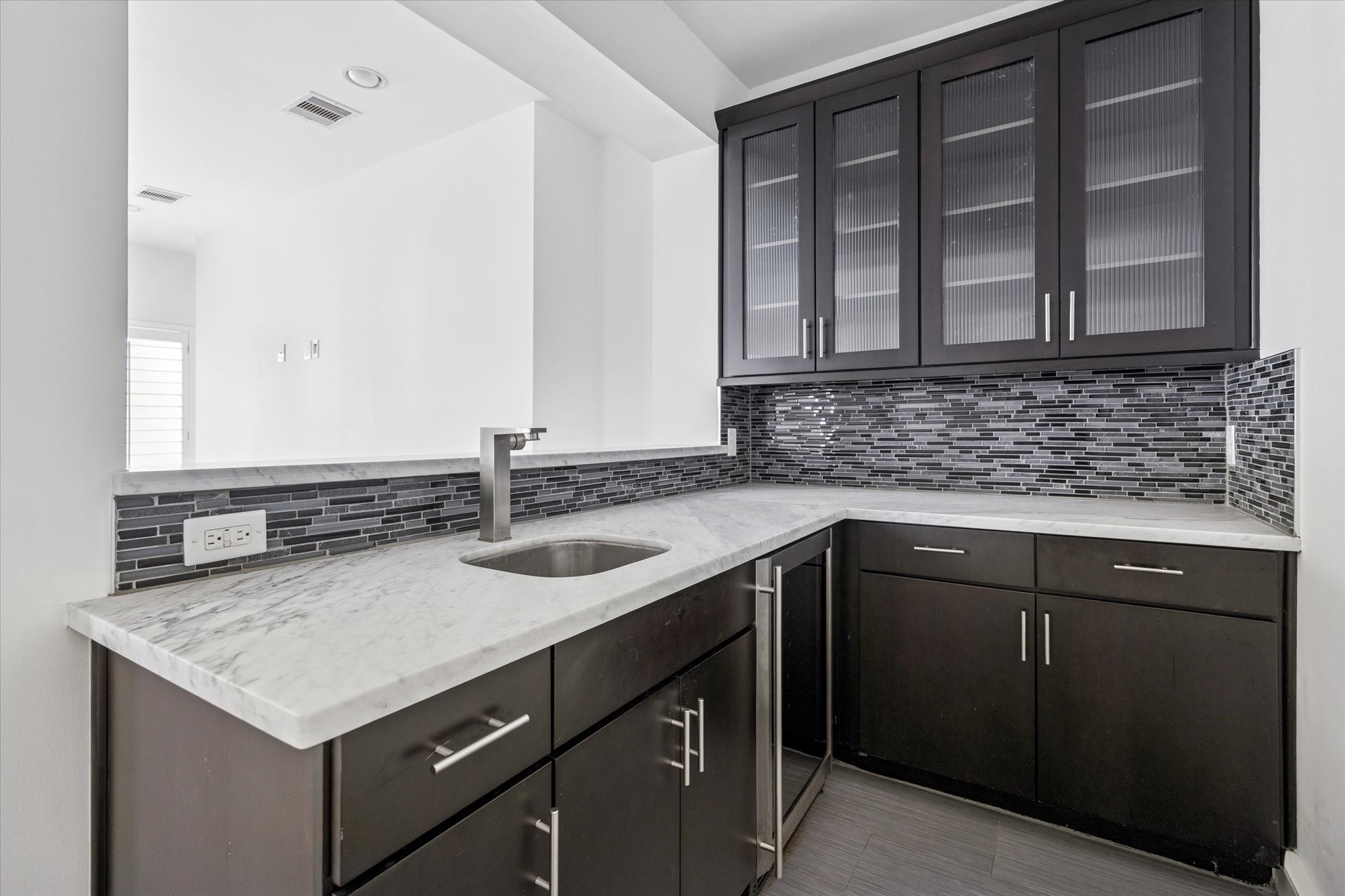 1522 Knox Street Houston, TX 77007 - Photo 29 of 43 a kitchen with a sink and cabinets