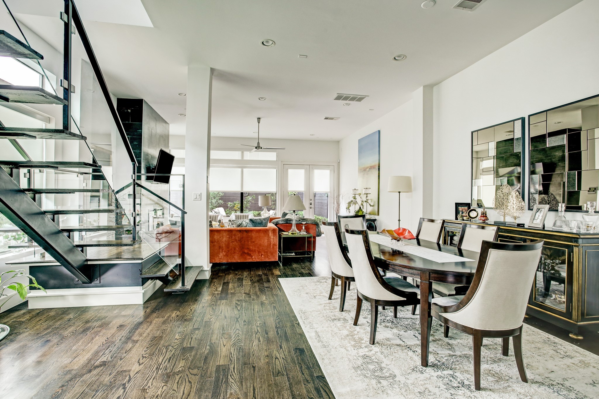 1522 Knox Street Houston, TX 77007 - Photo 3 of 43 a living room with furniture
