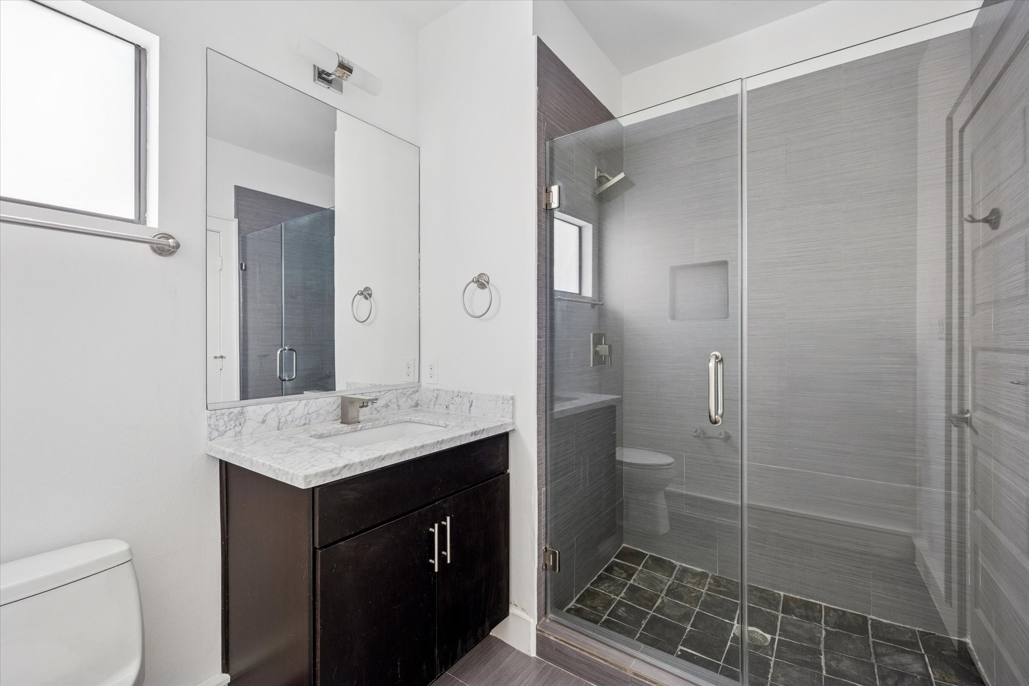 1522 Knox Street Houston, TX 77007 - Photo 31 of 43 a bathroom with a sink a toilet and shower