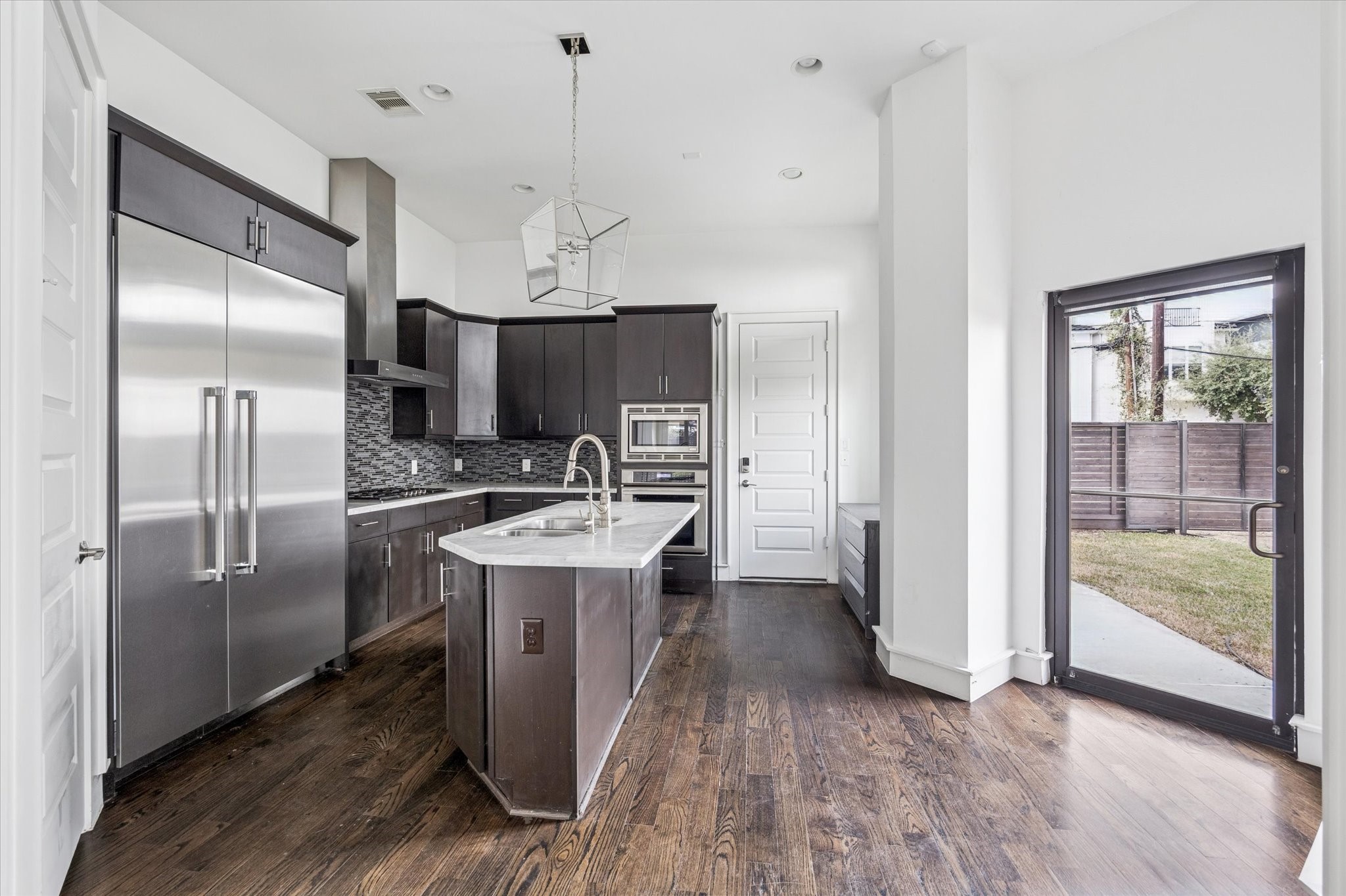 1522 Knox Street Houston, TX 77007 - Photo 9 of 43 a kitchen with stainless steel appliances granite countertop a refrigerator a sink a stove and a wooden floors