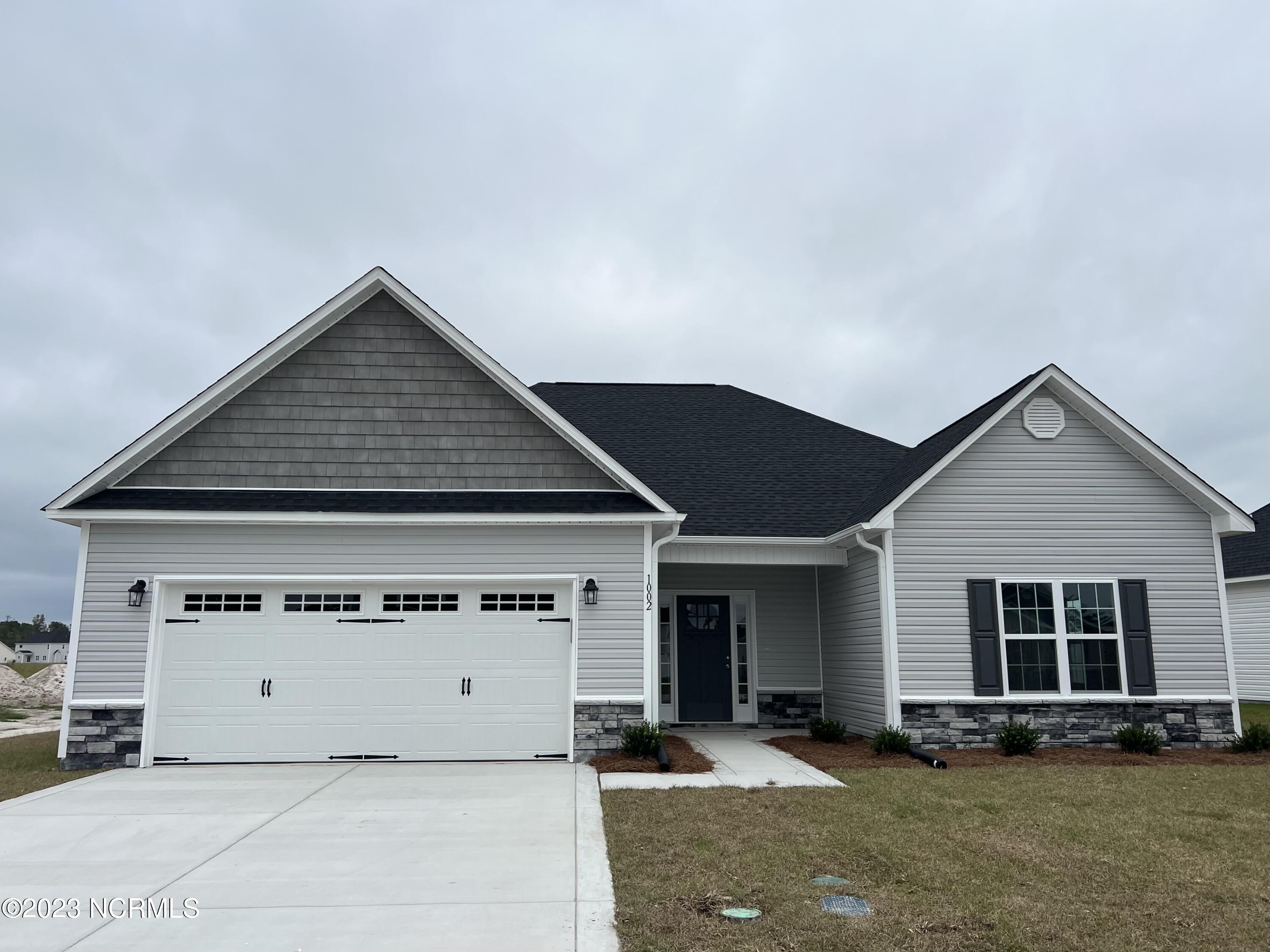 1002 Bluewater Boulevard New Bern, NC 28562 - Photo 1 of 33 IMG_8450