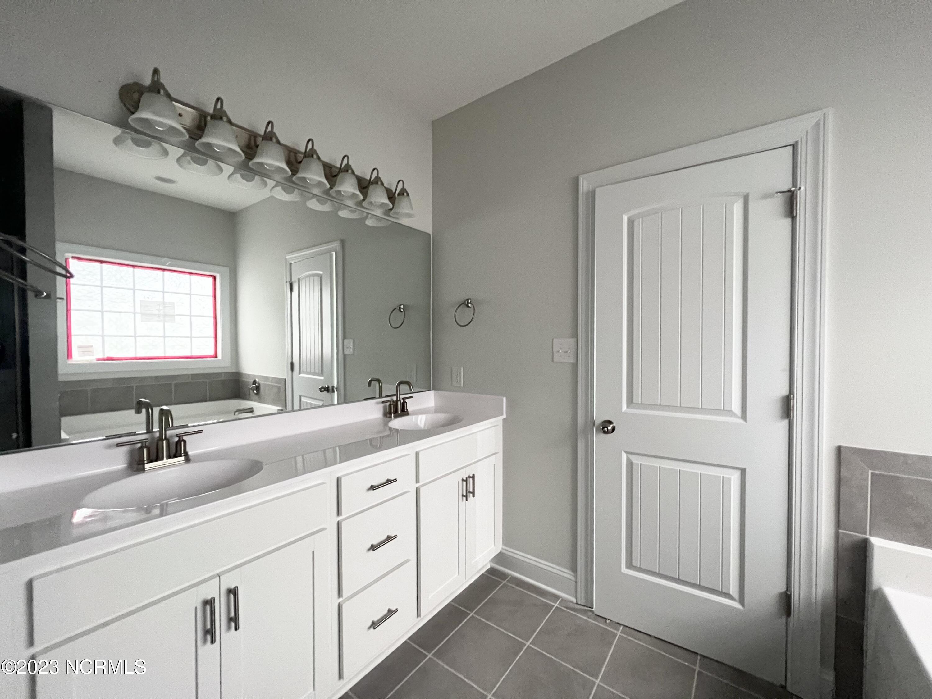 1002 Bluewater Boulevard New Bern, NC 28562 - Photo 18 of 33 IMG_8381