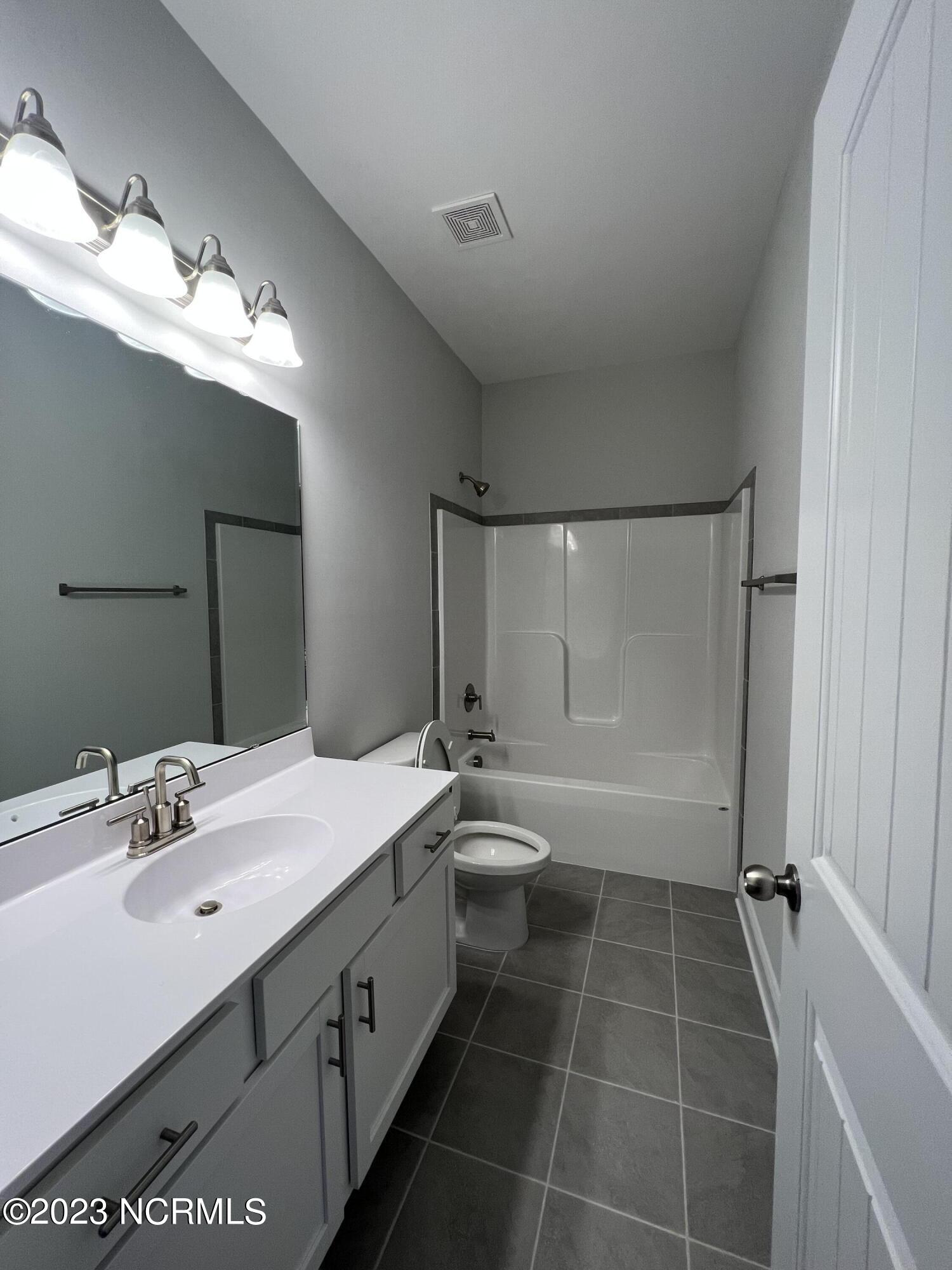 1002 Bluewater Boulevard New Bern, NC 28562 - Photo 20 of 33 IMG_8384