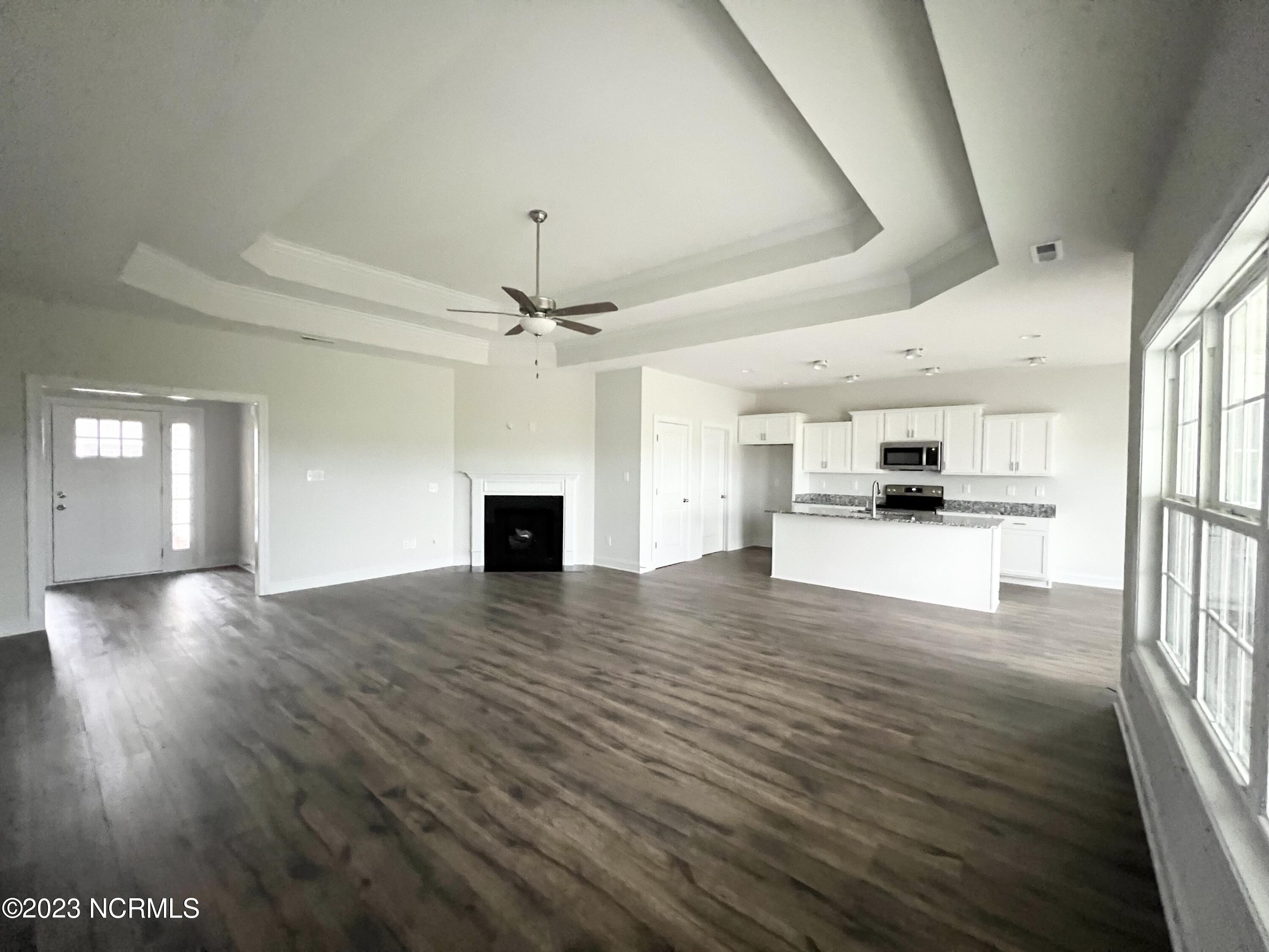 1002 Bluewater Boulevard New Bern, NC 28562 - Photo 4 of 33 IMG_8366