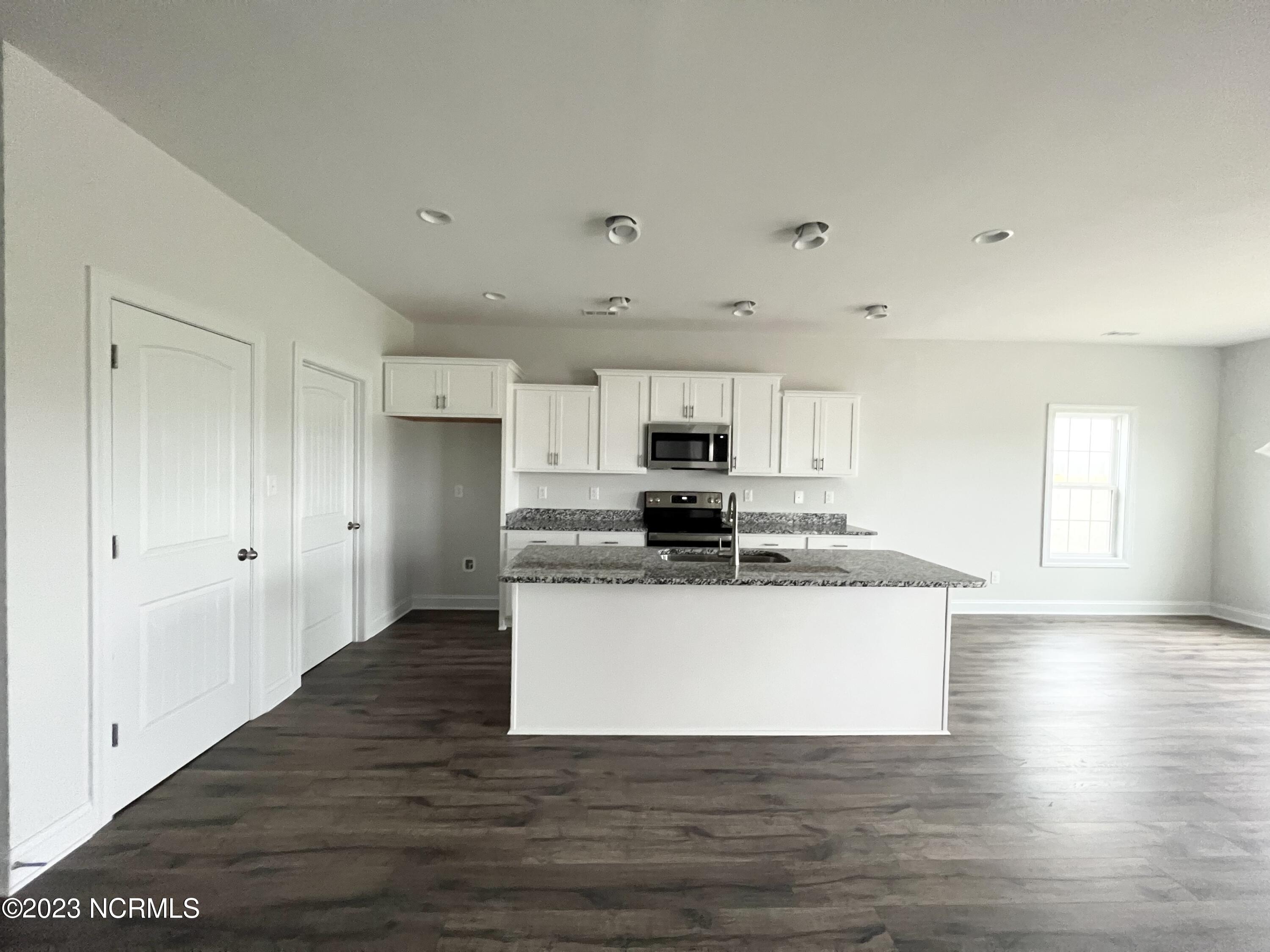 1002 Bluewater Boulevard New Bern, NC 28562 - Photo 5 of 33 IMG_8367