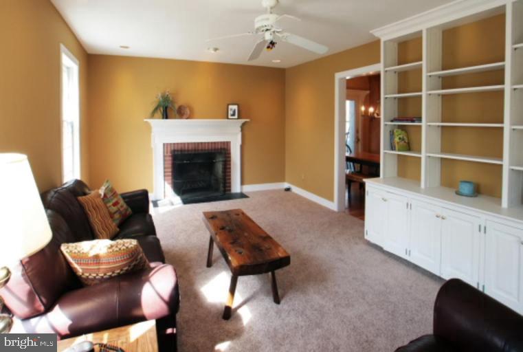 20905 Gunpowder Road Manchester, MD 21102 - Photo 14 of 29 living room
