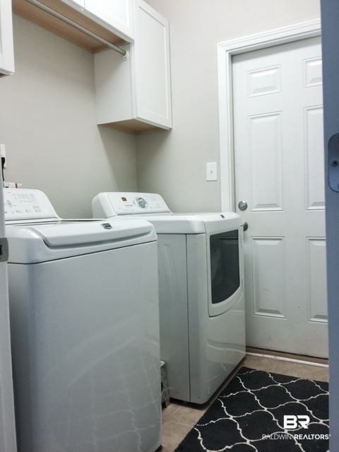 25336 Spindle Lane Daphne, AL 36526 - Photo 19 of 33 laundry room