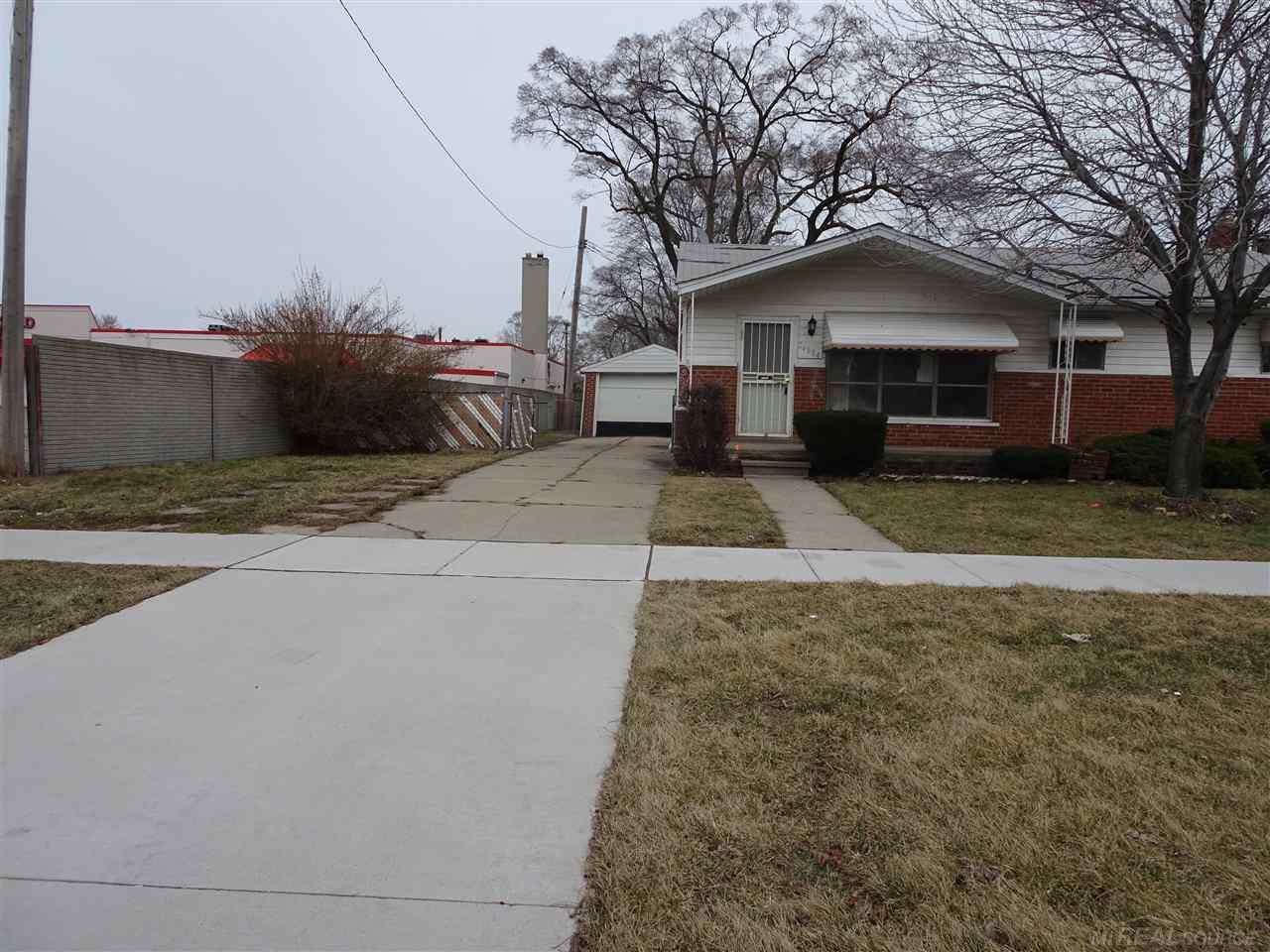 24884 Kelly Road Eastpointe, MI 48021 - Photo 2 of 19 31314937-1.JPG