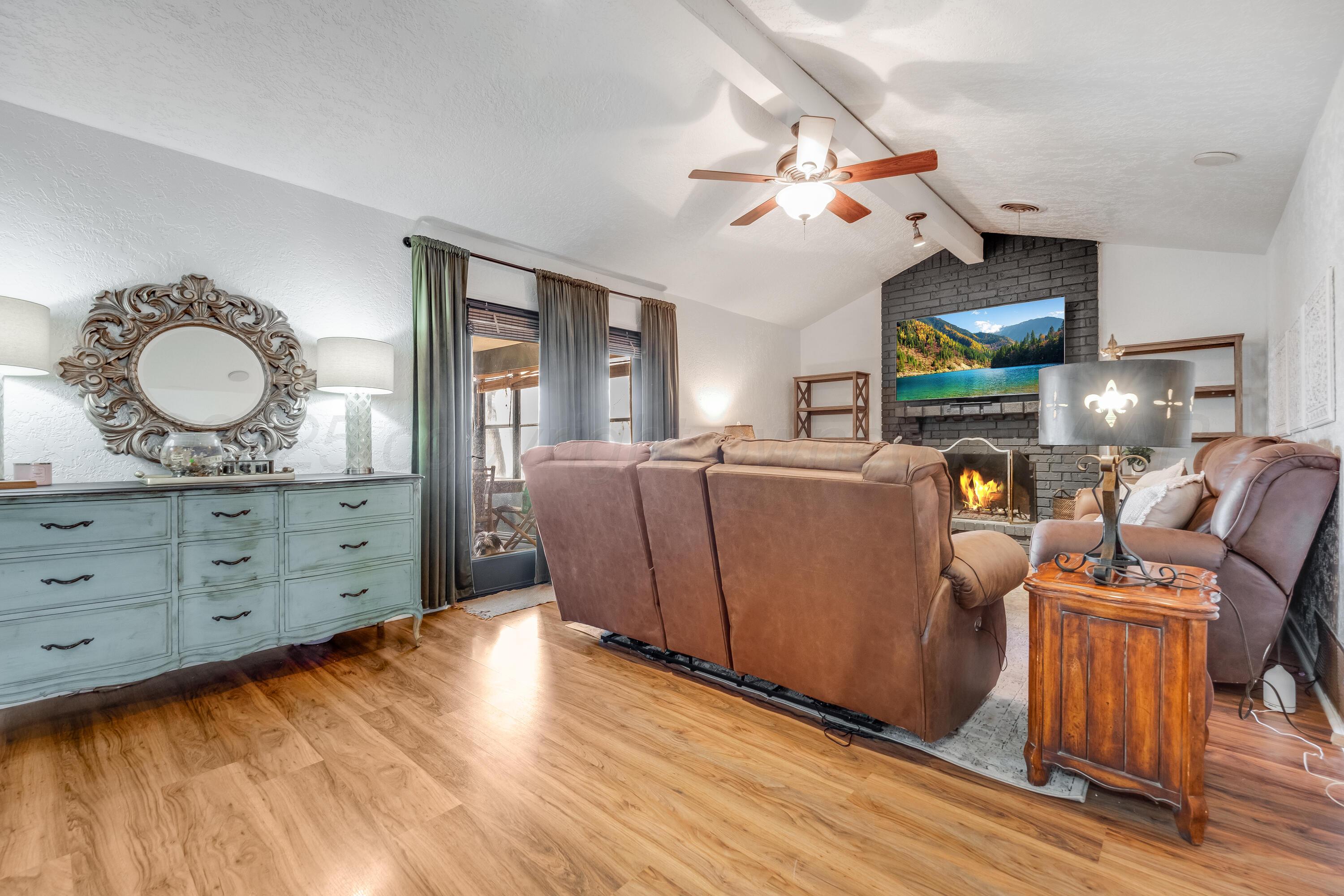 8126 Coronado Trail Amarillo, TX 79110 - Photo 17 of 40 Living Room 1 - 2