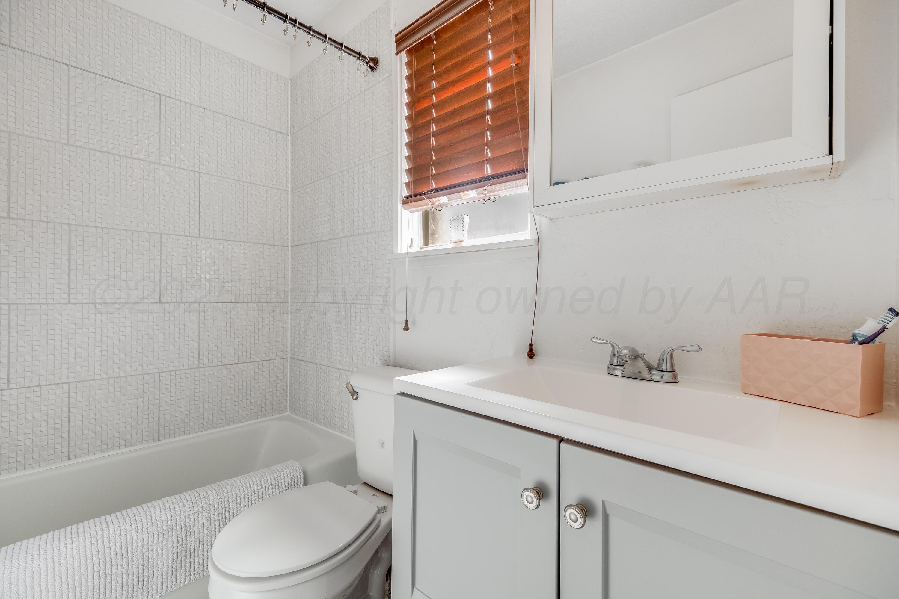 8126 Coronado Trail Amarillo, TX 79110 - Photo 23 of 40 Bathroom 2 - 1