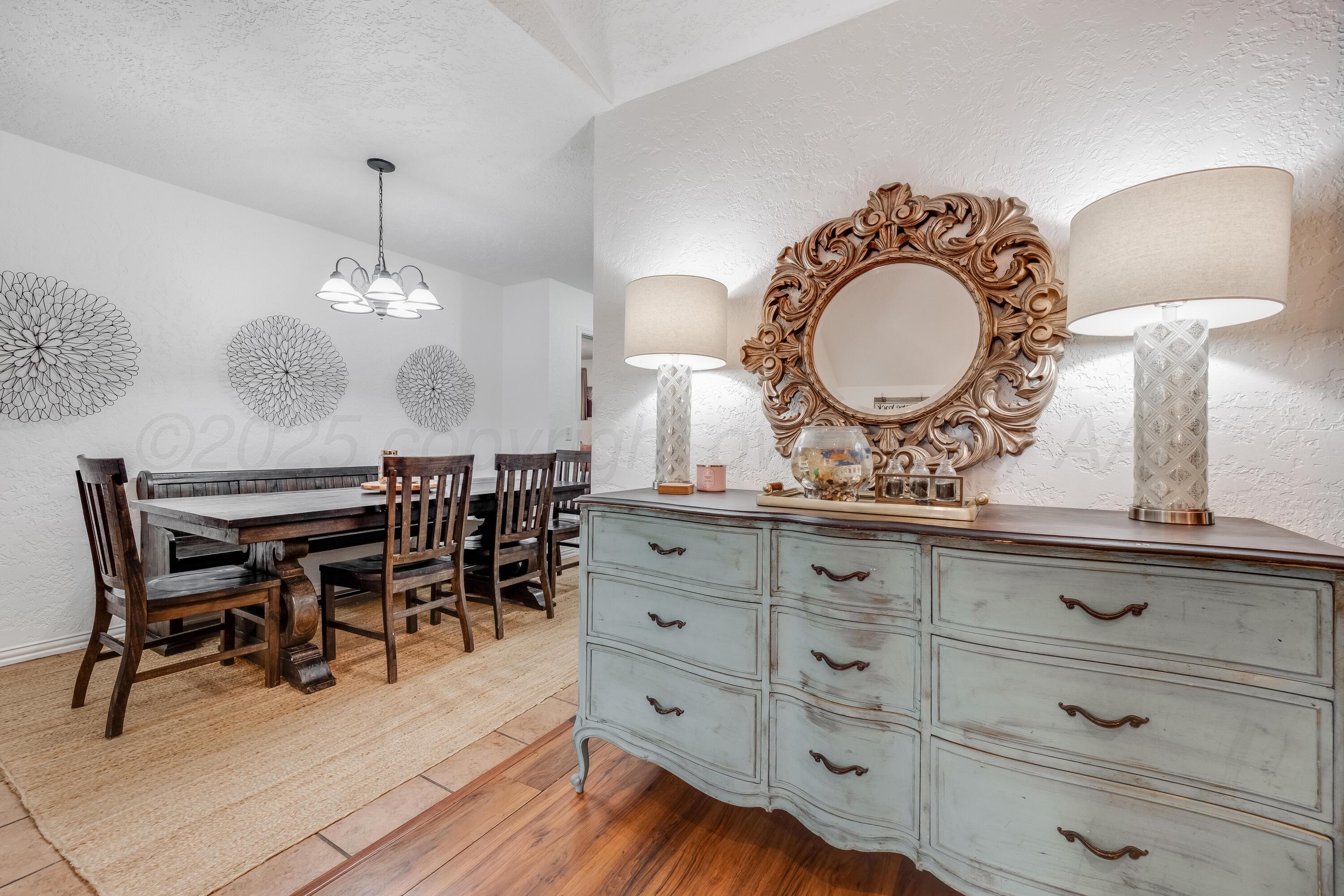 8126 Coronado Trail Amarillo, TX 79110 - Photo 8 of 40 Living Room 1 - 4