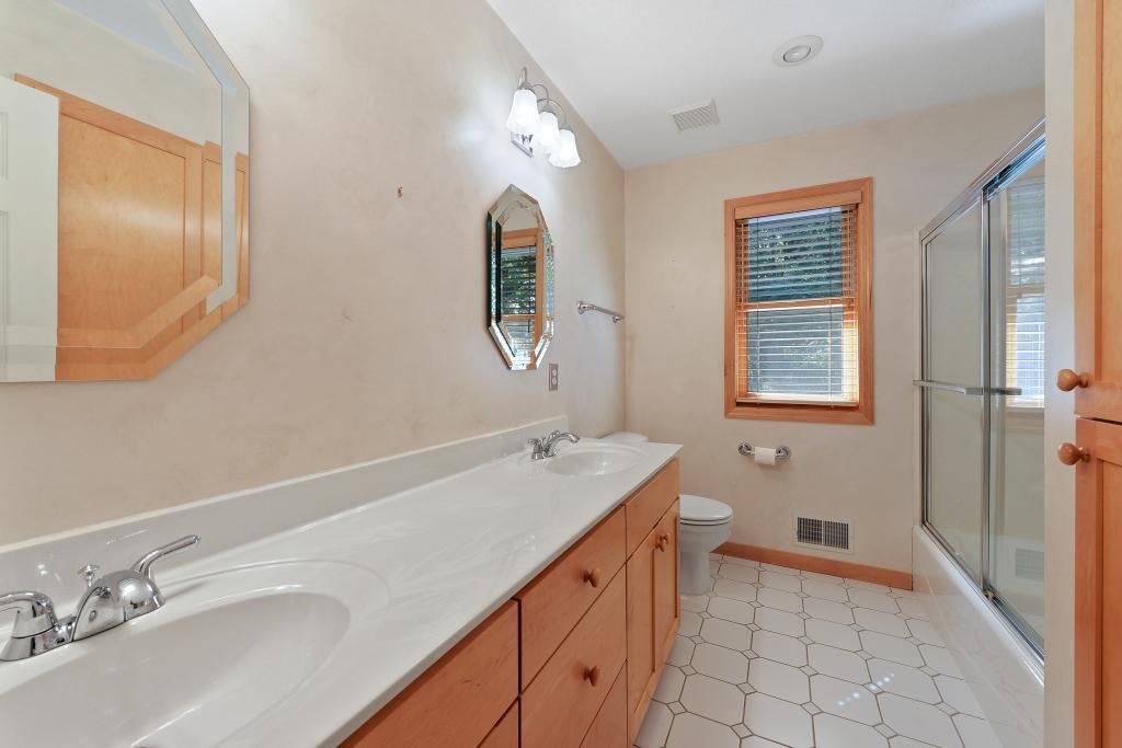 4812 Sparrow Road Minnetonka, MN 55345 - Photo 19 of 24