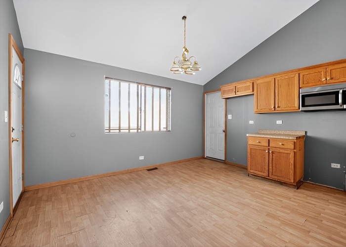 602 Merrill Avenue Calumet City, IL 60409 - Photo 16 of 22 a view of an empty room with a window